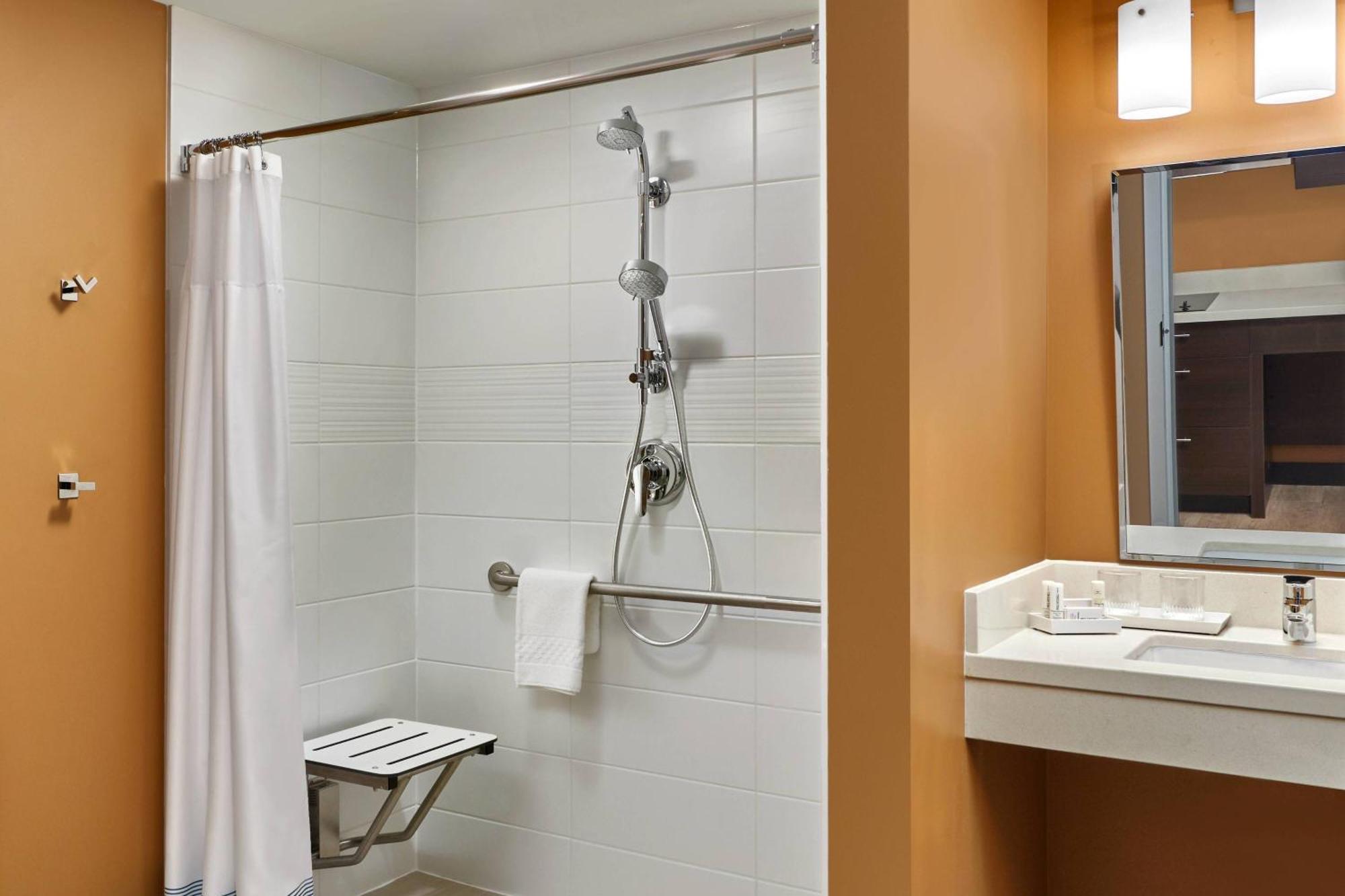Towneplace Suites By Marriott Fort Mcmurray Buitenkant foto