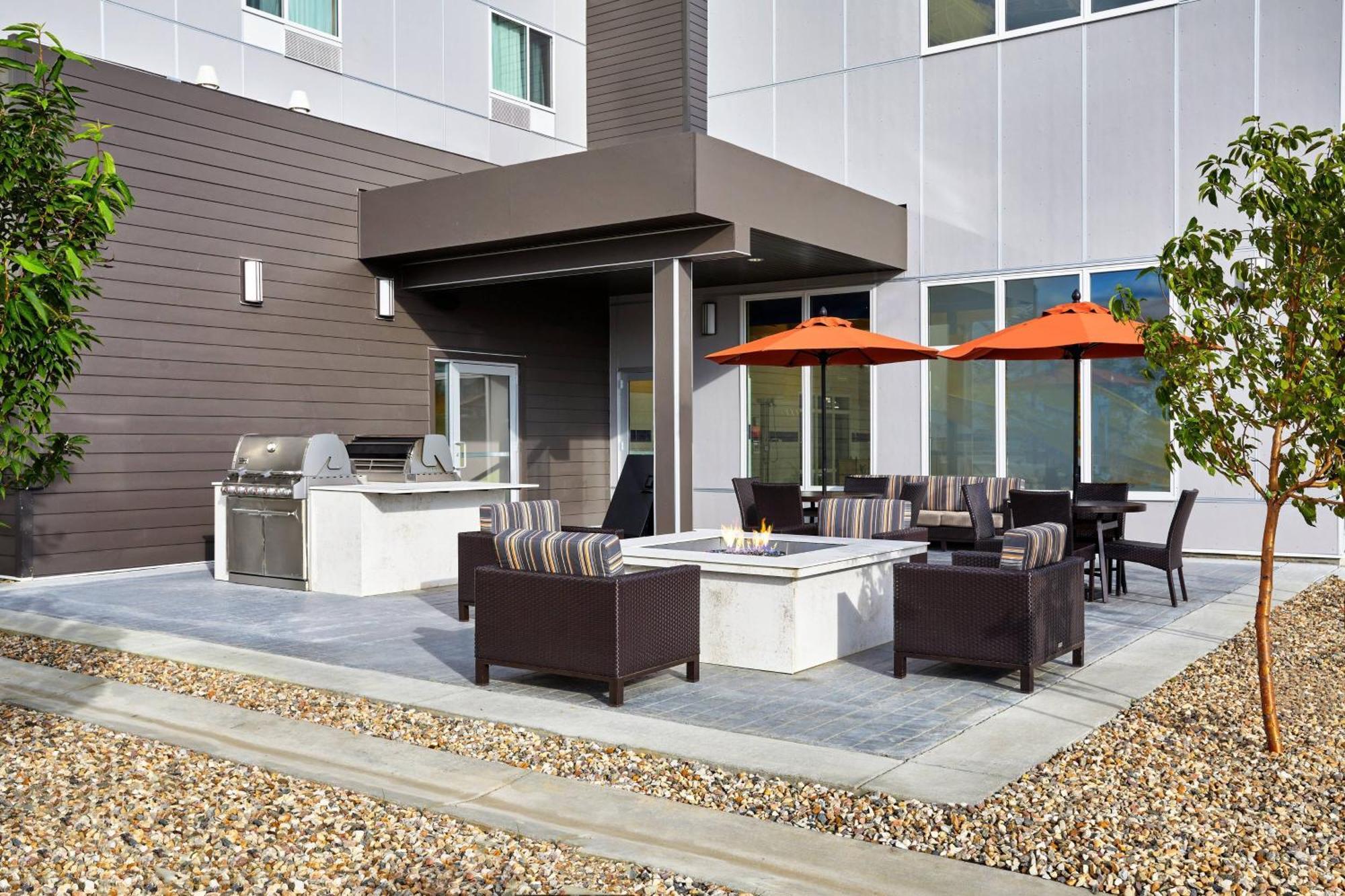Towneplace Suites By Marriott Fort Mcmurray Buitenkant foto