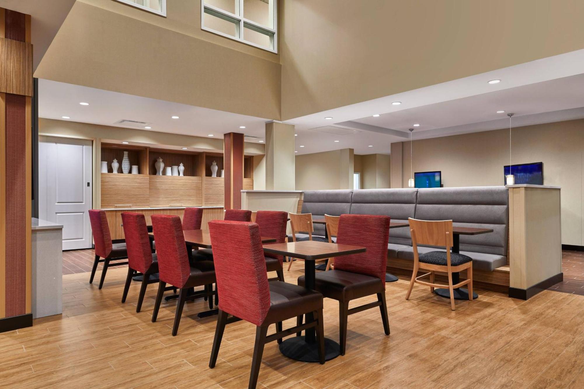 Towneplace Suites By Marriott Fort Mcmurray Buitenkant foto